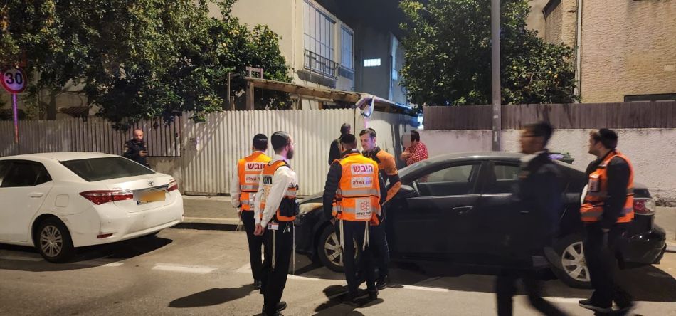 חולון: צעיר נפצע מדקירה וצעירה נפצעה בתאונת אופנוע