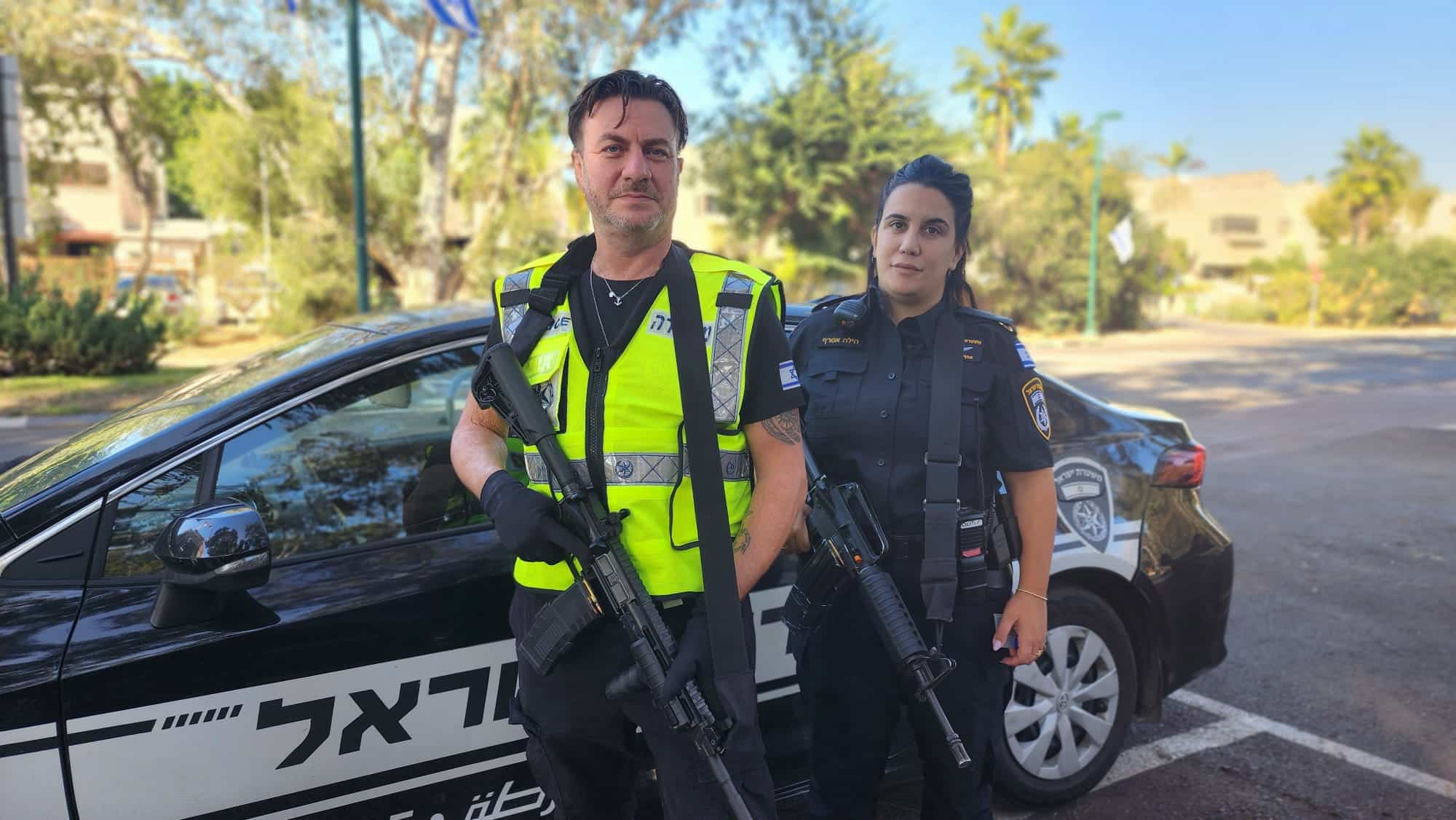 רס"מ הילה אסרף, ואלי ברקו, מתנדב בכיתת הכוננות ברמת גן