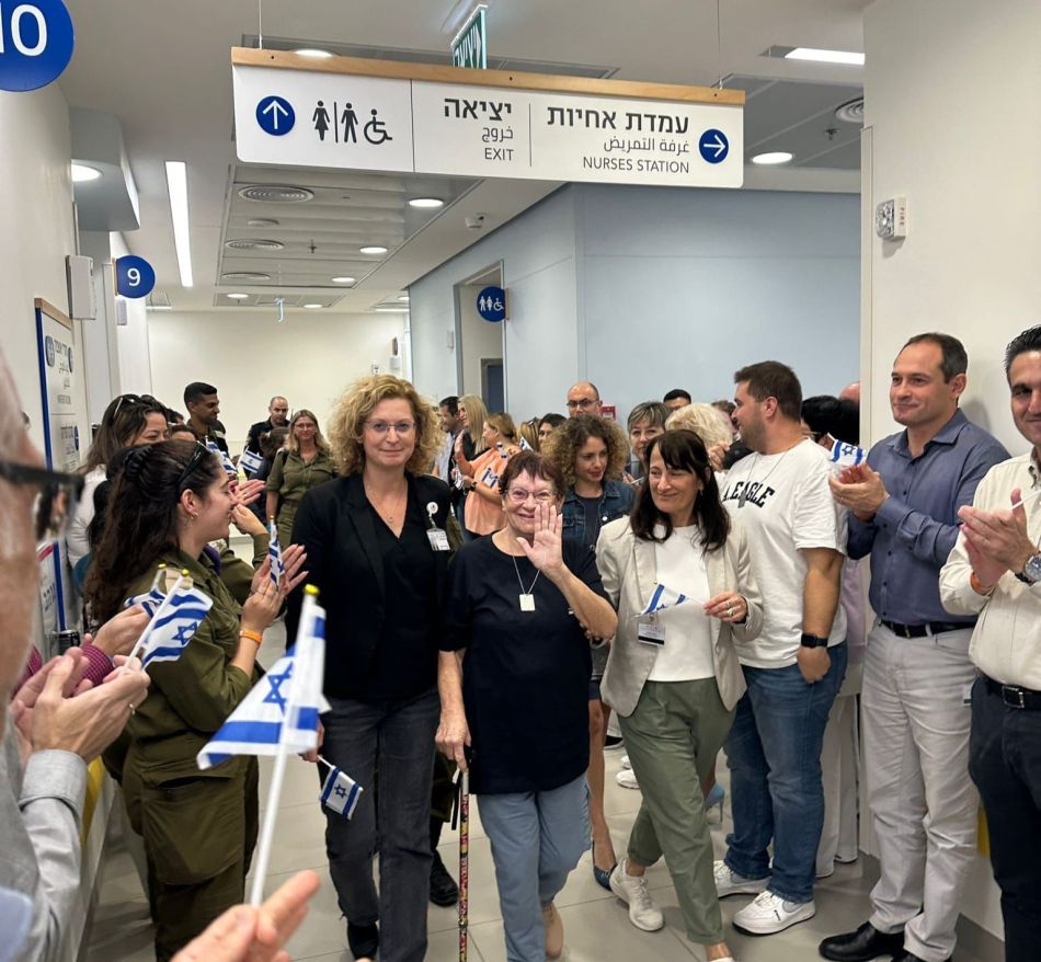 השבה חנה פרי, מוקפת באהבה במרכז הרפואי וולפסון