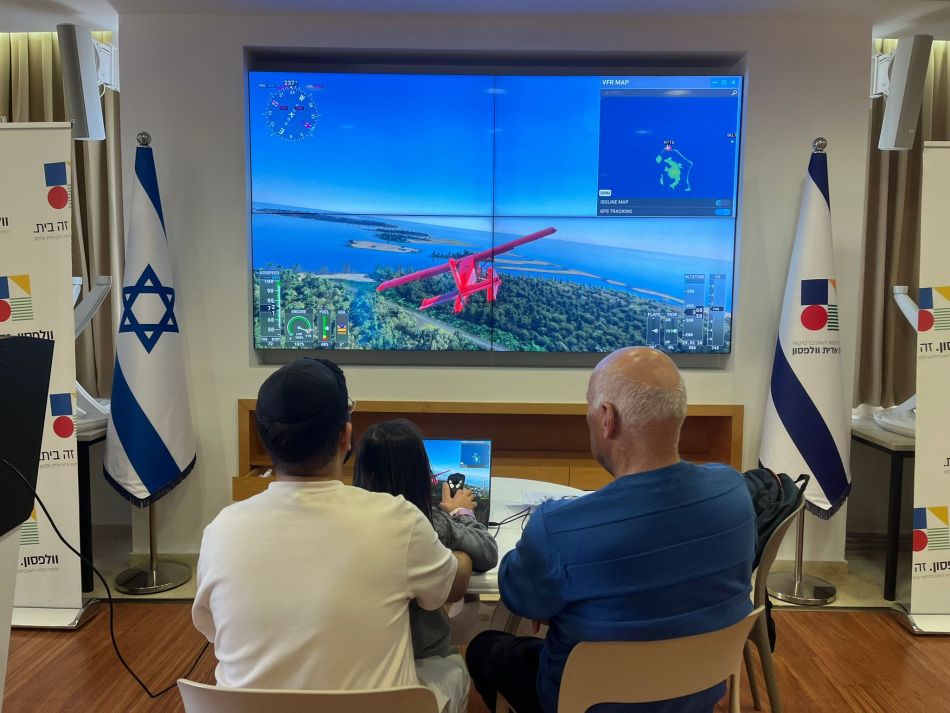 וולפסון מציג סימולטור טיסה לילדים