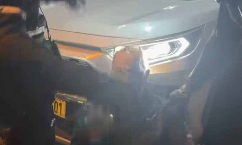 עימות בזירת נפילת הטיל ברמת גן: מחאה סוערת מול יאיר גולן