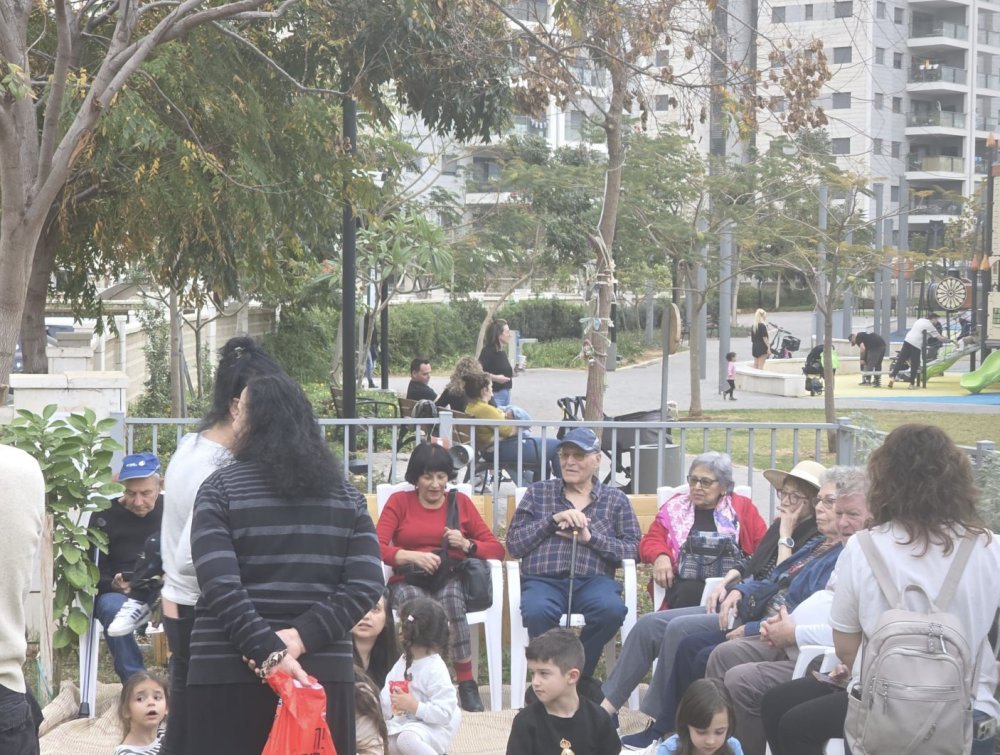 ט״ו בשבט בקהילה: סבים, סבתות וילדים שתלו יחד בגינות רחובות