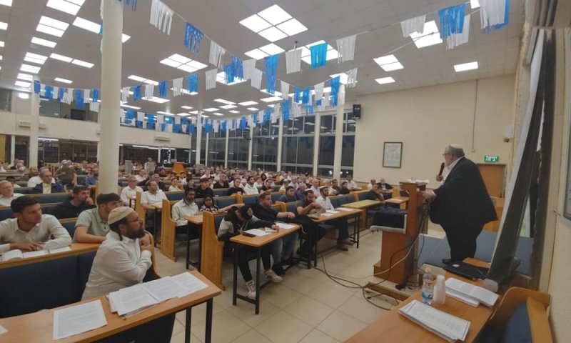 הערב זה קורה – לילה של תורה, השראה ואור- וכולם מוזמנים!