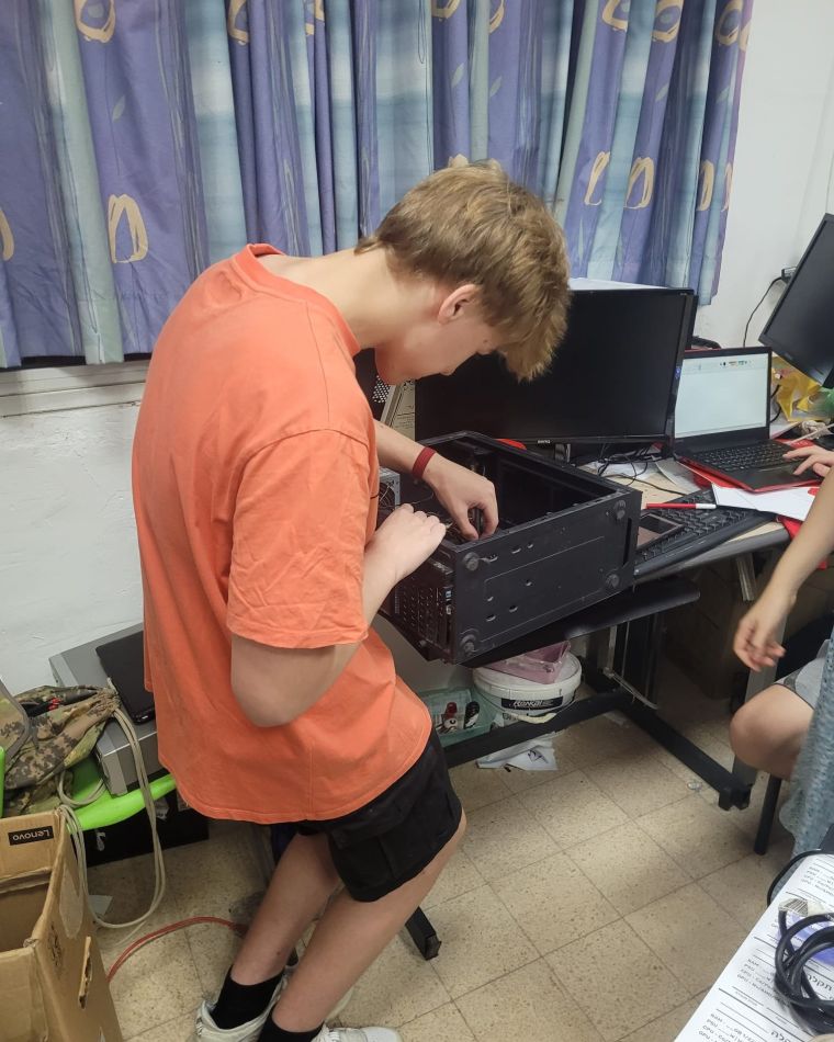 תלמידי בת ים הפכו לטכנאים למען מפוני העוטף