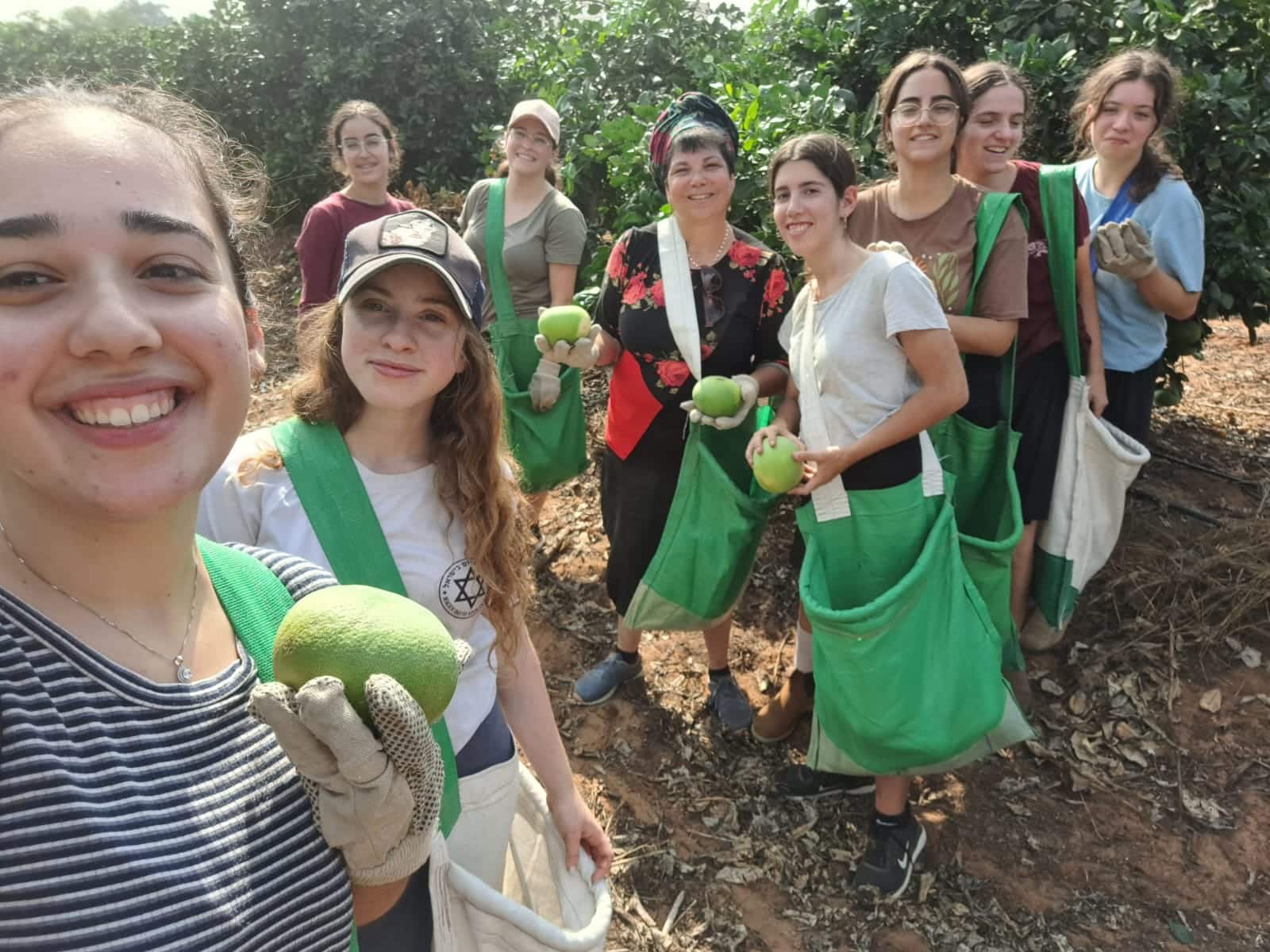 מרגש: תלמידי אמית רון ארד רחובות למען החיילים