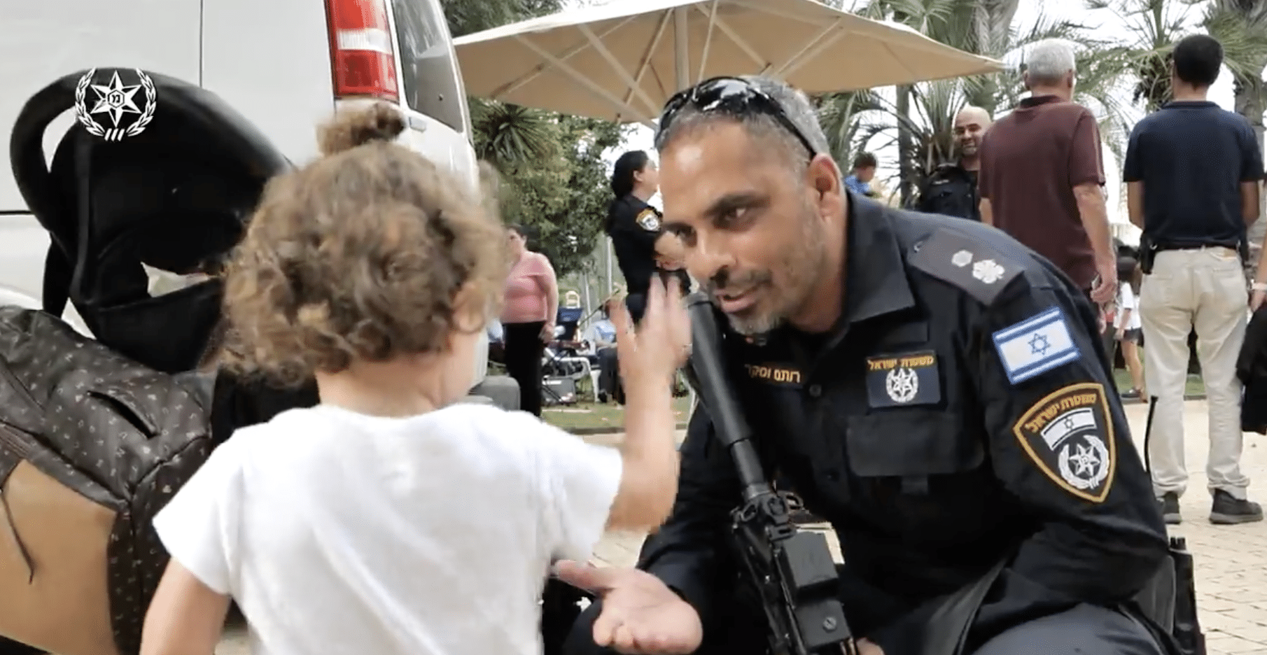 מרגש: יום קהילה- משטרה למשפחות שפונו מהדרום למלון בעיר