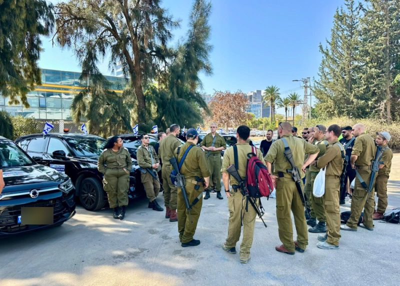 חיילי מילואים (למצולמים אין קשר לכתבה) צילום ארכיון: דוברות עיריית חולון