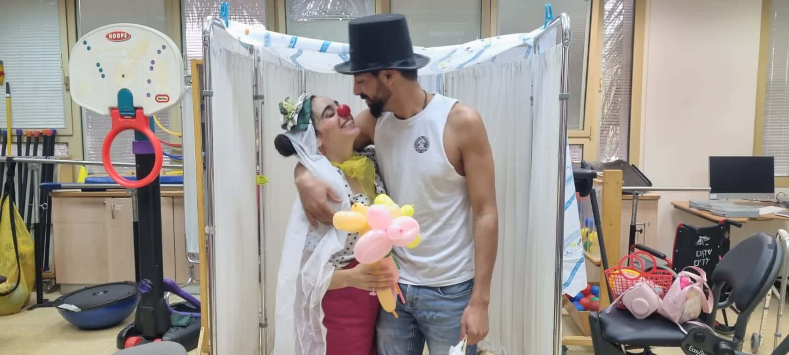 ברוח התקופה: הזוג הרמת גני שהתחתן בבית החולים