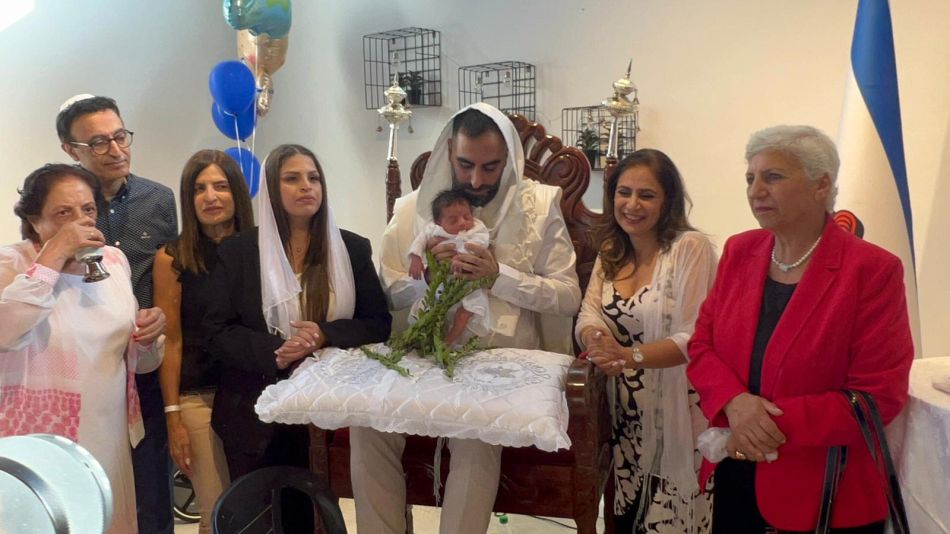 חגיגת הברית המרגשת לתינוק שנולד לתושבי חולון שניצלו מהטבח בדרום