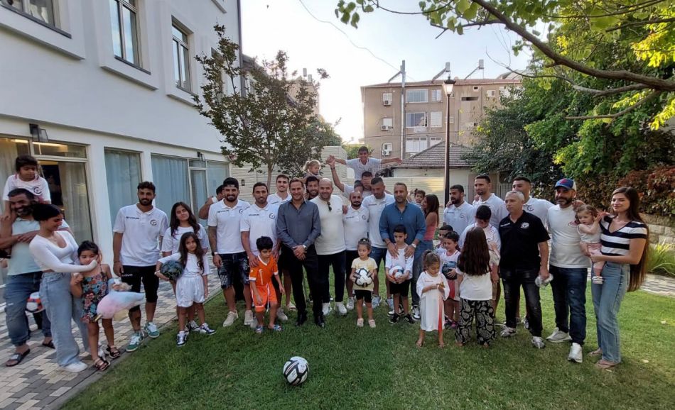 ראש העיר ושחקני עירוני ראשון לציון, ביקרו את ילדי העוטף