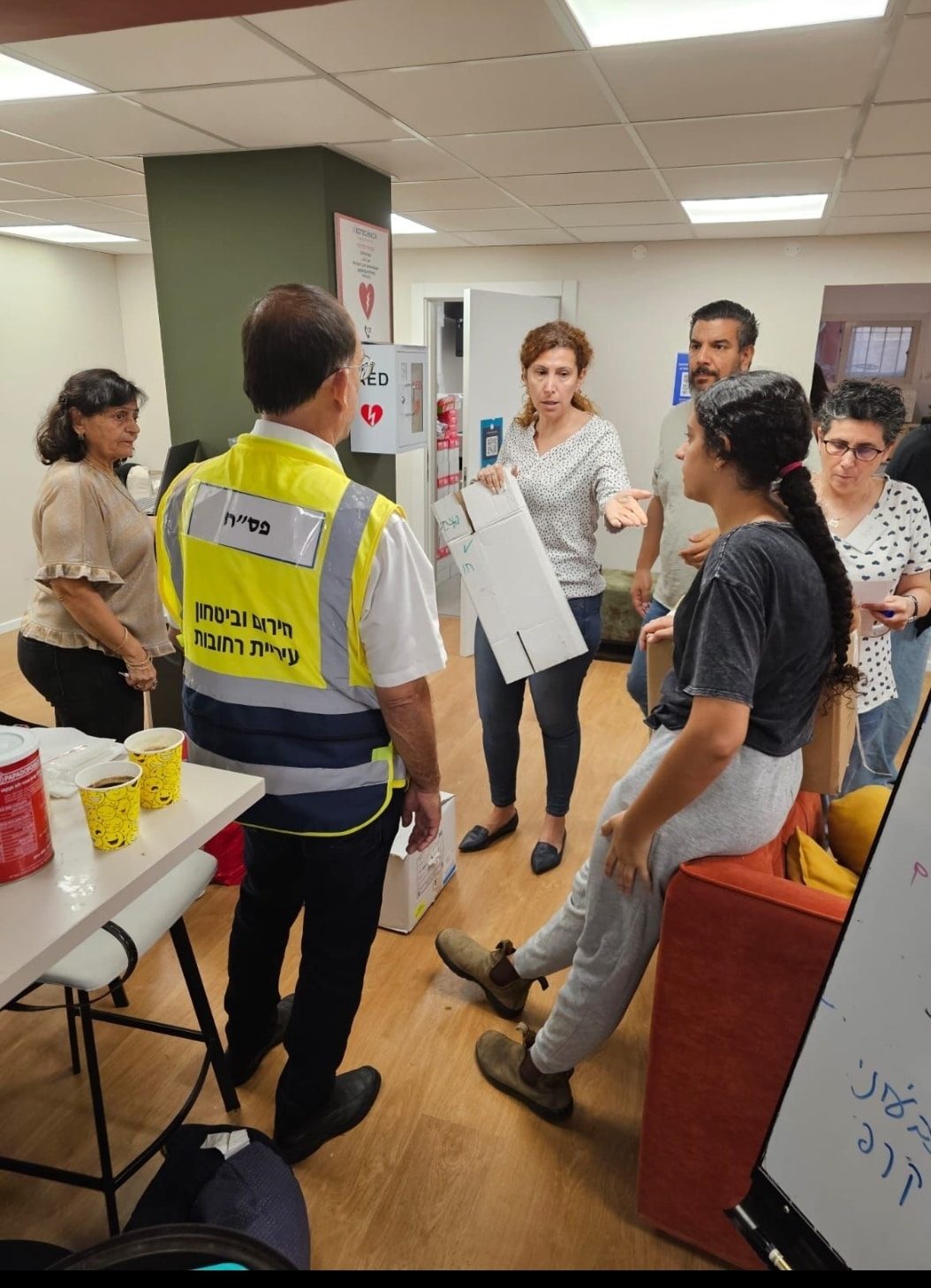 זהר בלום והרשות לביטחון קהילתי פותחים את המקלטים עבור תושבי רחובות