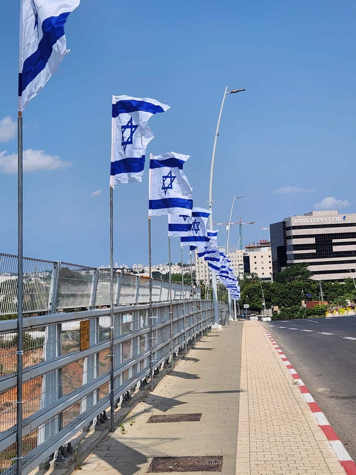מרגש: תושבי רחובות בשירת התקווה