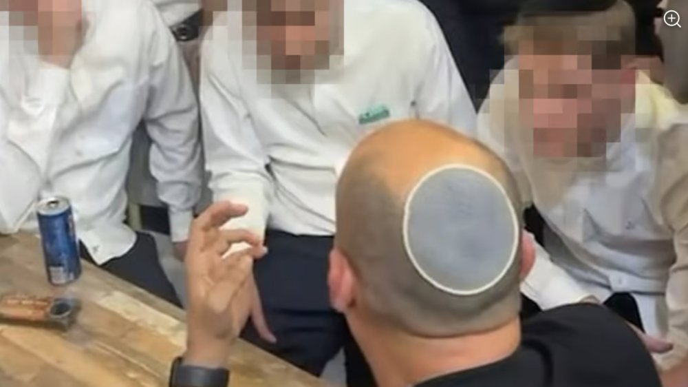 טור עורך: האלימות כבר כאן
