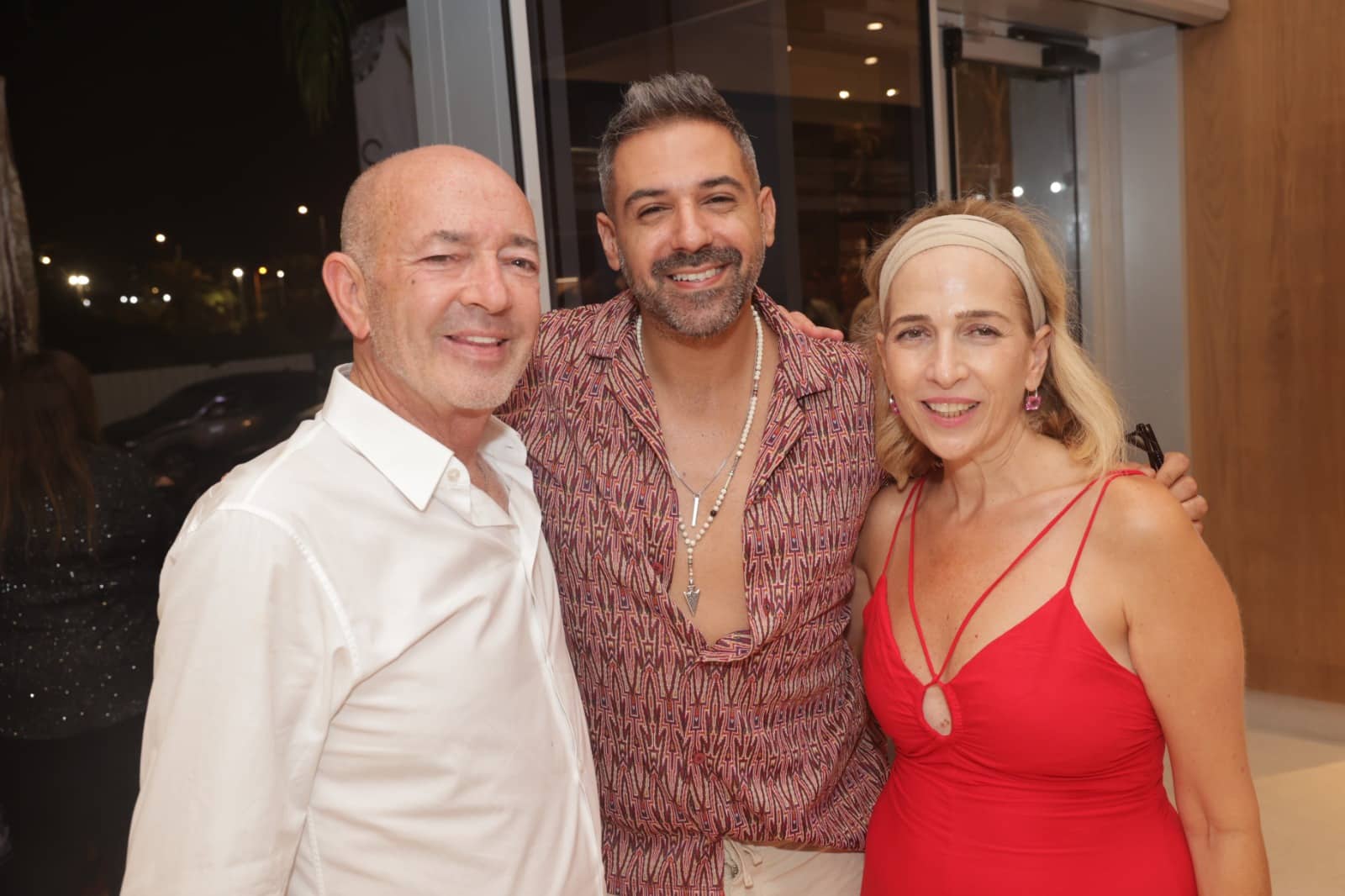 מימין ויקי שדה, אייל שלום, ברטו מוהדב באירוע השקת שואו רום חדש למטבחי סמל צילום רפי דלויה