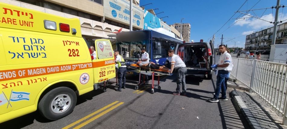 רוכב אופניים נפגע מאוטובוס בבת ים