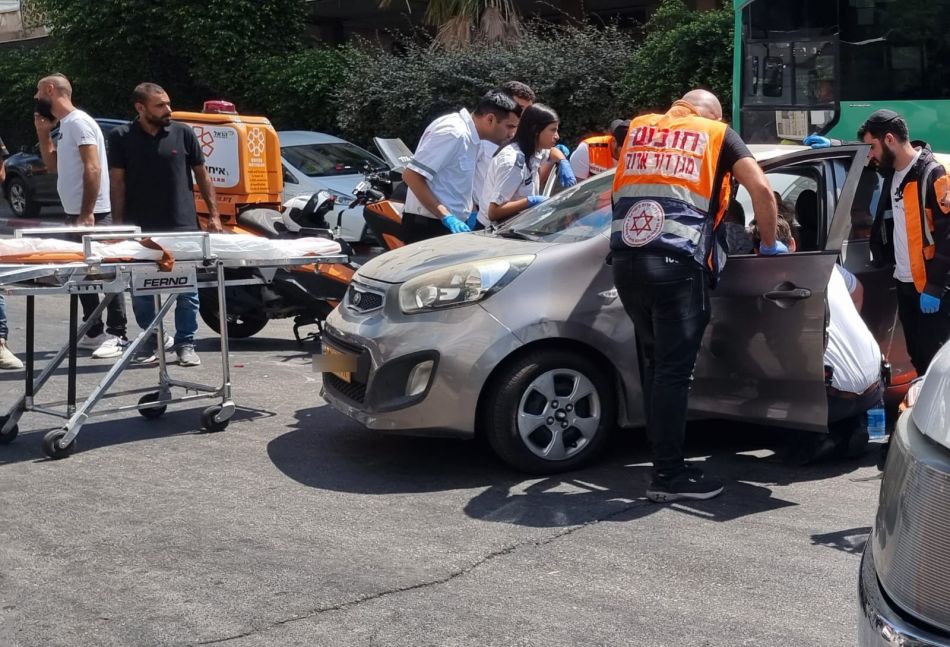 בת ים: 3 פצועים בתאונה ברחוב ירושלים