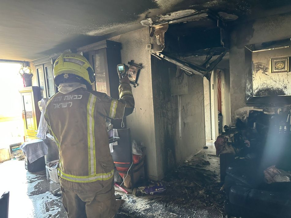 חולון: דירה עלתה באש בשכונת קריית שרת