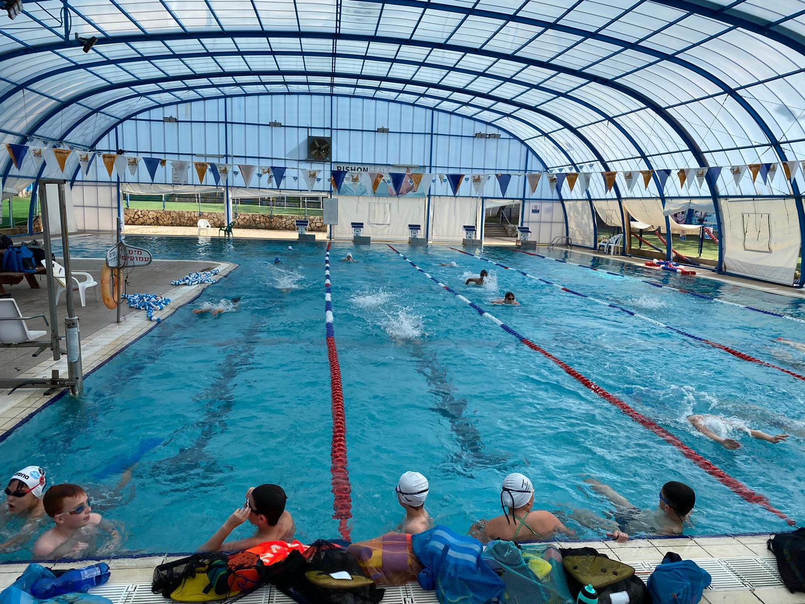 בריכה עירונית שיכון המזרח, קרדיט בריכת שיכון המזרח