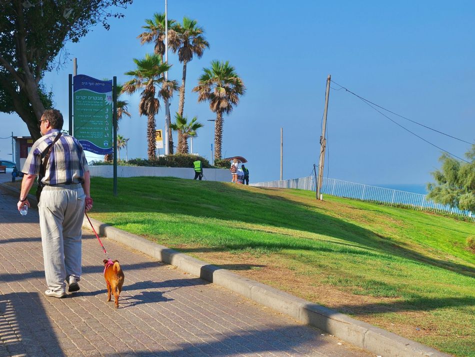 בת ים: "אספת ת׳קקי? קבל ממתקי!"