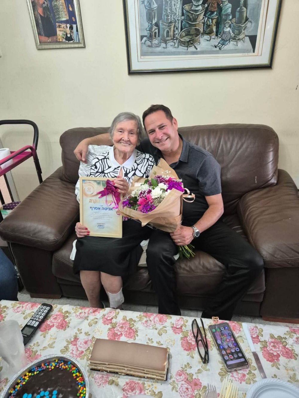100 שנים של שמחה, משפחה וקוסקוס: ראש עיריית ראשון לציון חגג עם אניטה אסרף את יום הולדתה המאה