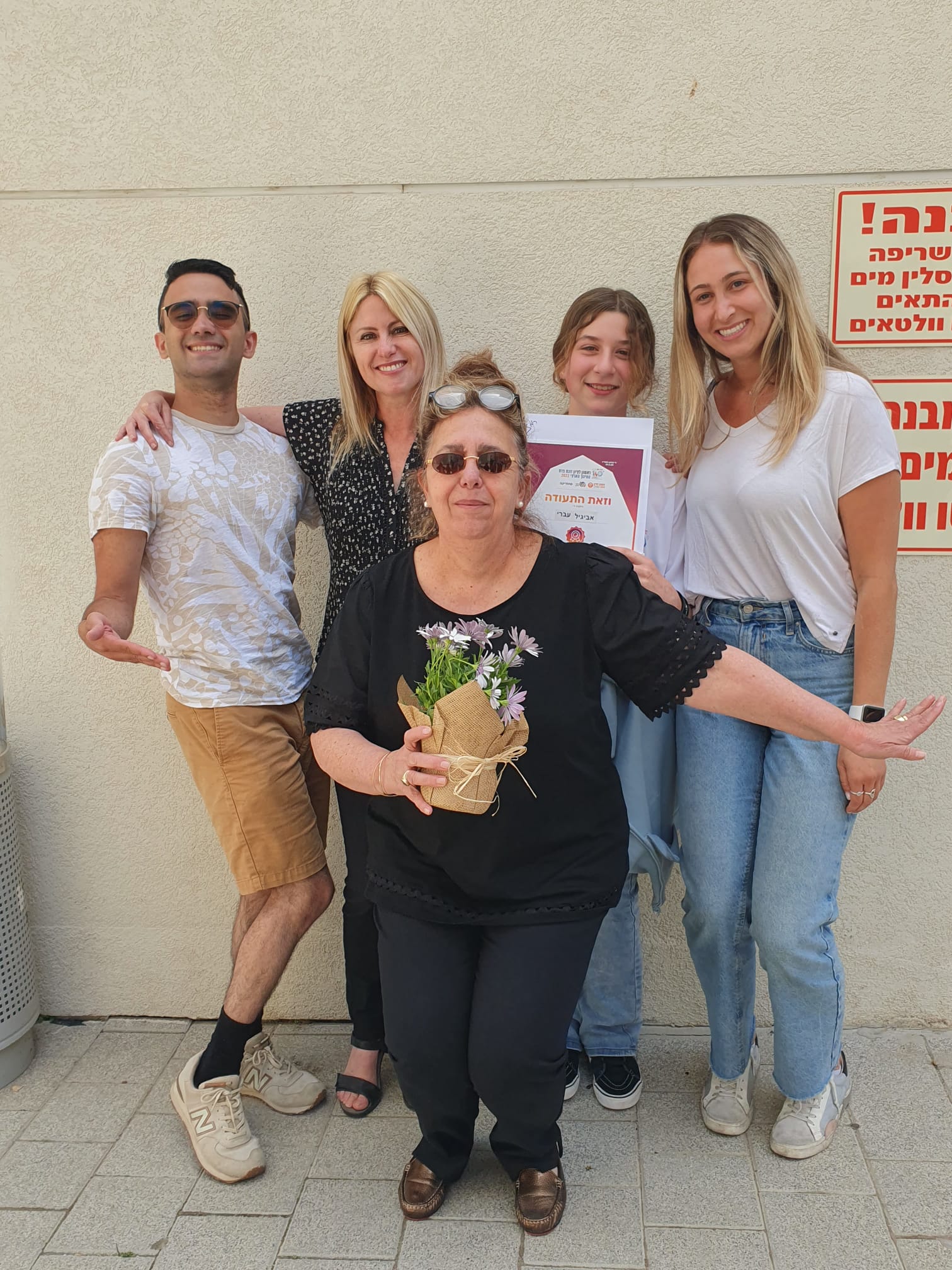 "חוויה מדהימה". אביגיל עברי עם אושרה דיירי, אורלי הנה, רייצ'ל שאדו ודייויד אוחנה 