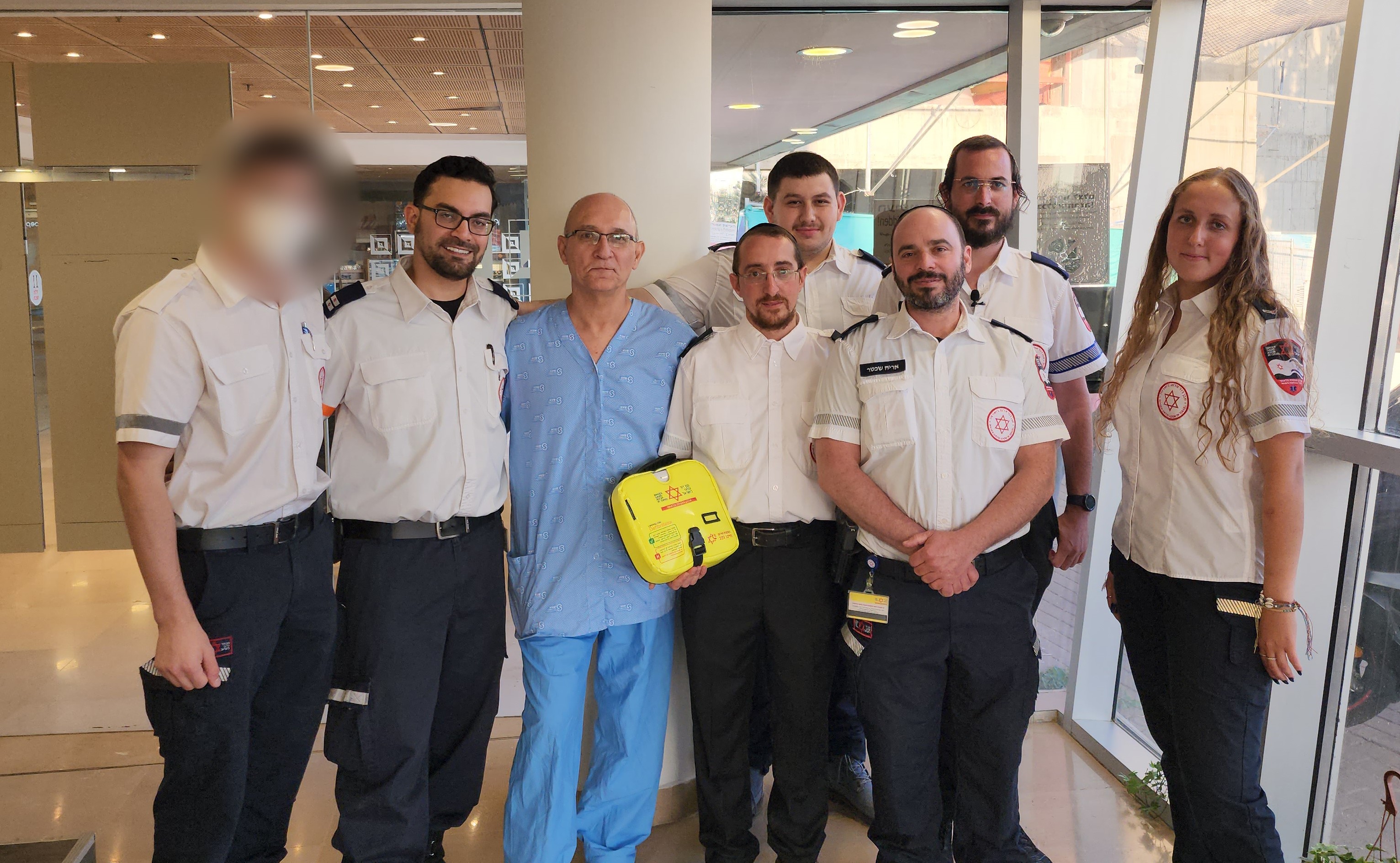 התמוטט במהלך הליכת הבוקר וניצל בזכות עמדת המפעם (דפיברילטור) החכמה