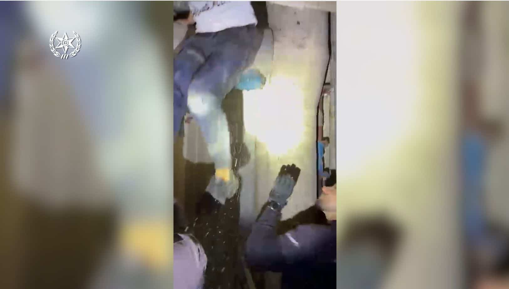 תושב בת ים הסתתר מהשוטרים בפיר זבל