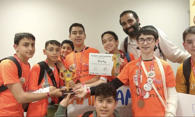 אלופי הרובוטיקה: נבחרת ישיבת אמית עמיחי רחובות בצמרת התחרות המחוזית