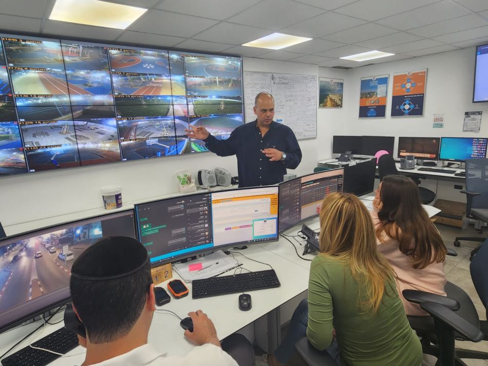 ראש עיריית בת ים, צביקה ברוט. צילום: דוברות עיריית בת ים