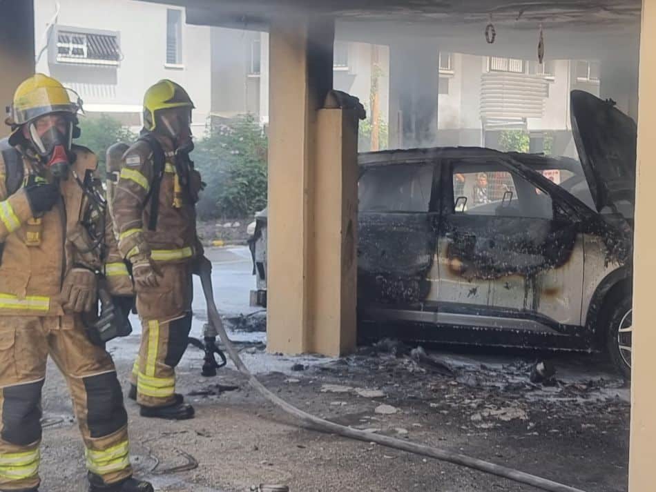 תוך יממה רכב שני עולה באש באותו הבניין בחולון