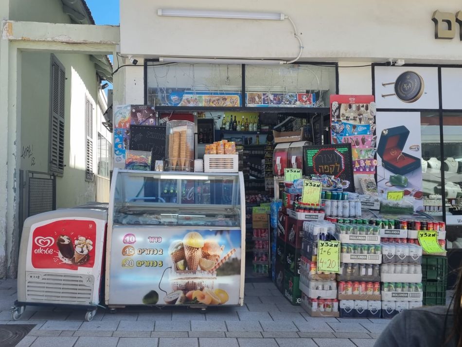 בעל קיוסק במדרחוב התלונן במשטרה: "פקחים ושוטרים תקפו אותי"