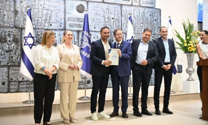 כבוד נשיאותי לספורט בראשון לציון: סגן ראש העיר עידן מזרחי קיבל את אות נשיא המדינה