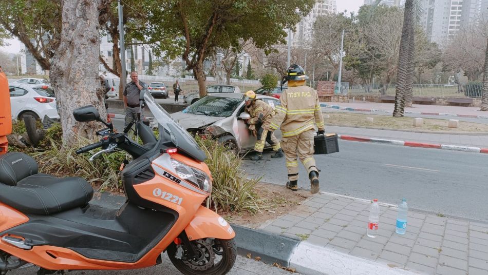 שני פצועים בתאונה קרוב לטיילת בת ים