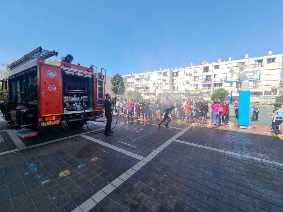 חולון: לוחמי האש נפגשו עם תלמידי "ישעיהו"