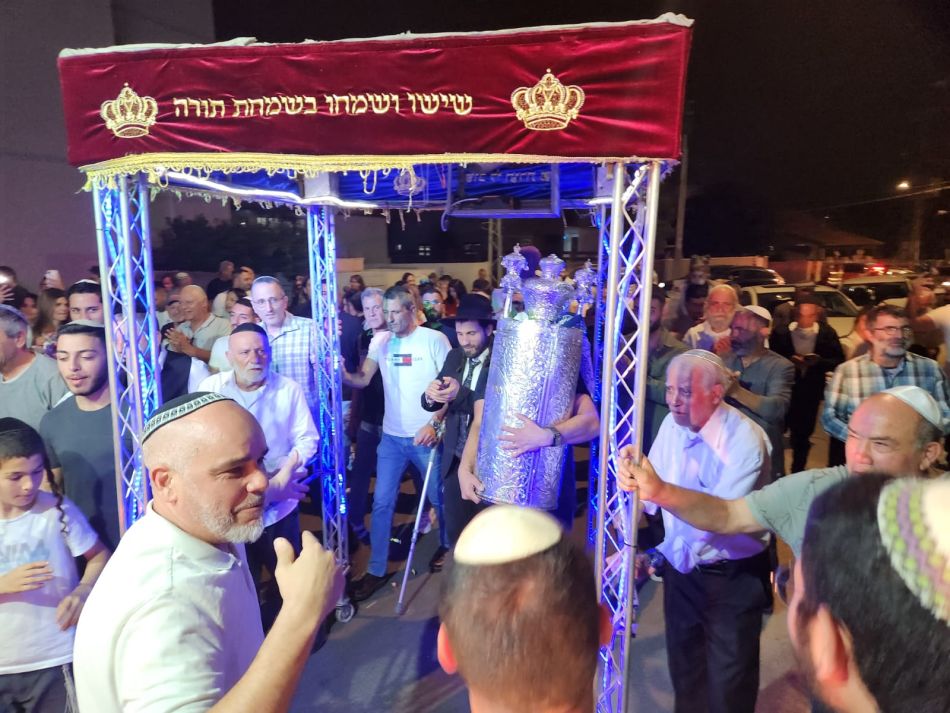 ראשון לציון: משפחת פרחי תרמה ספר תורה בפעם השנייה