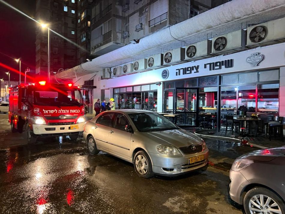 לוחמי האש עבדו שעות נוספות בבת ים