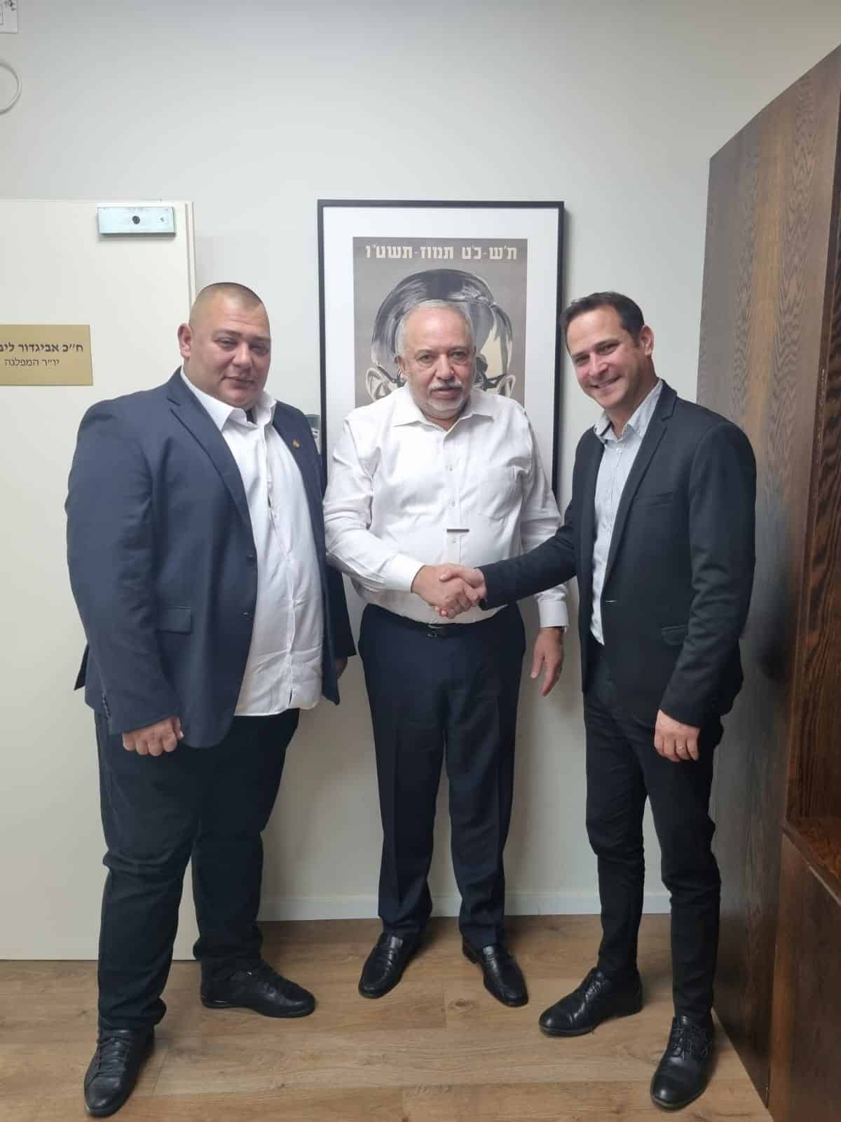 רז קינסטליך עם אביגדור ליברמן ויבגני ברחמן- צילום: פרטי