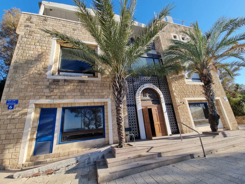 התיכון החברתי התקרב אל בת ים
