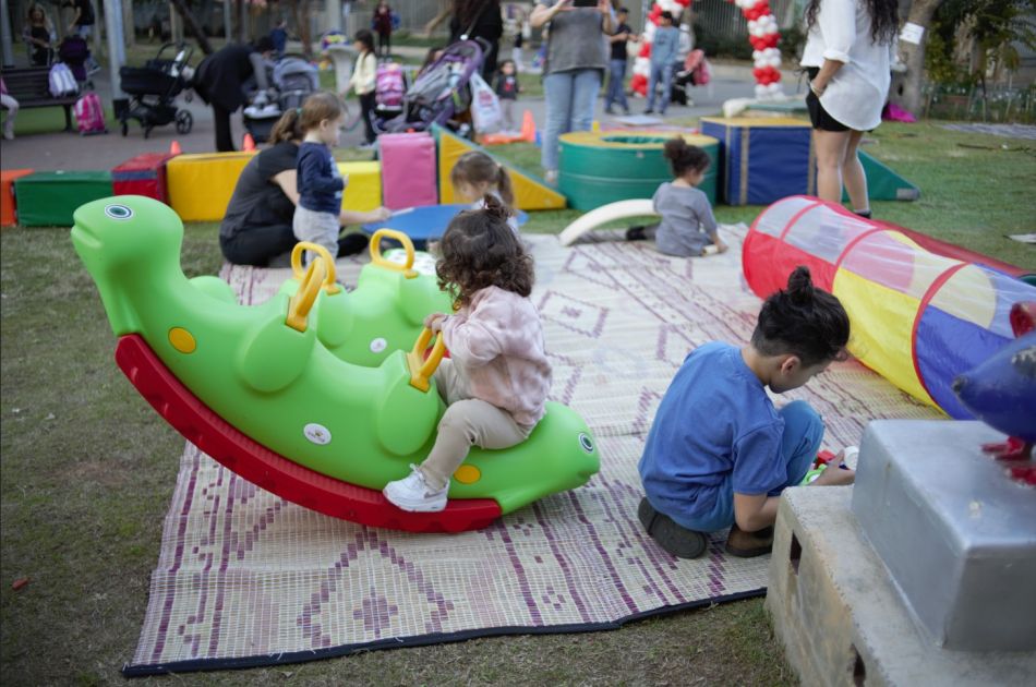 חולון מציגה: ג'ימבורי עד הבית