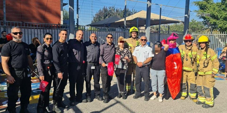 לוחמי האש של חולון יצאו לשמח תלמידים עם מוגבלויות