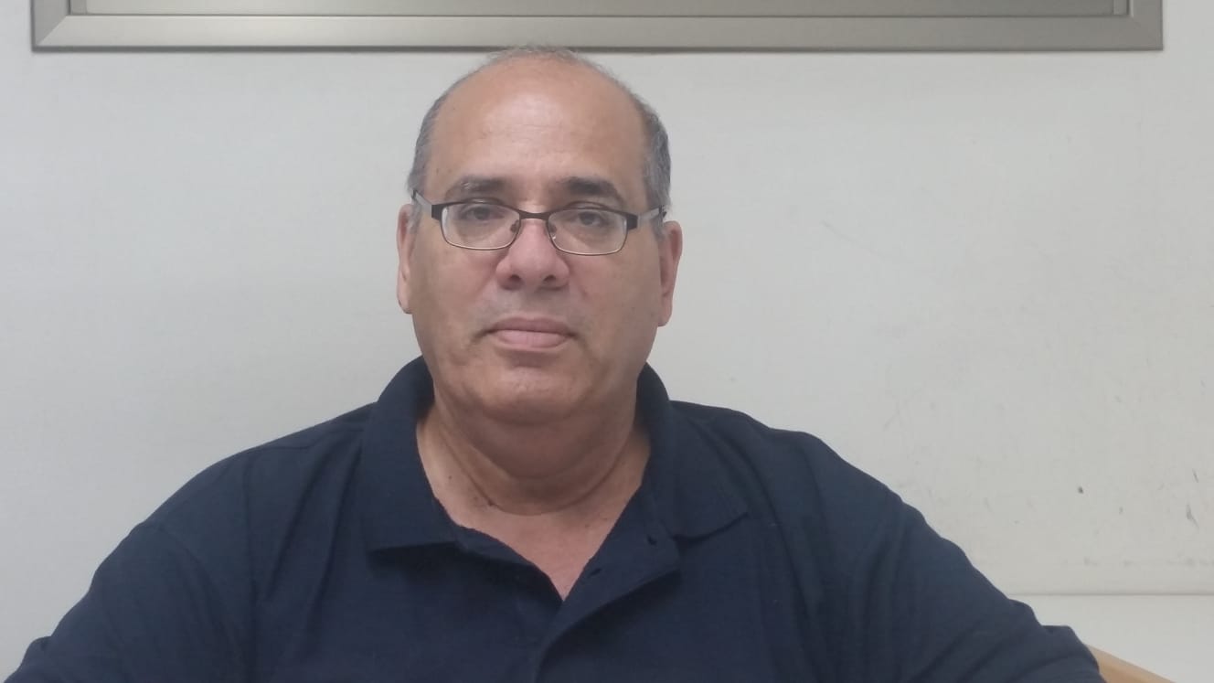 רוני עקירב