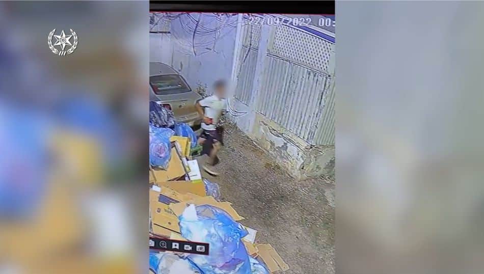 צילום החשוד ממצלמות האבטחה- דוברות משטרת ישראל