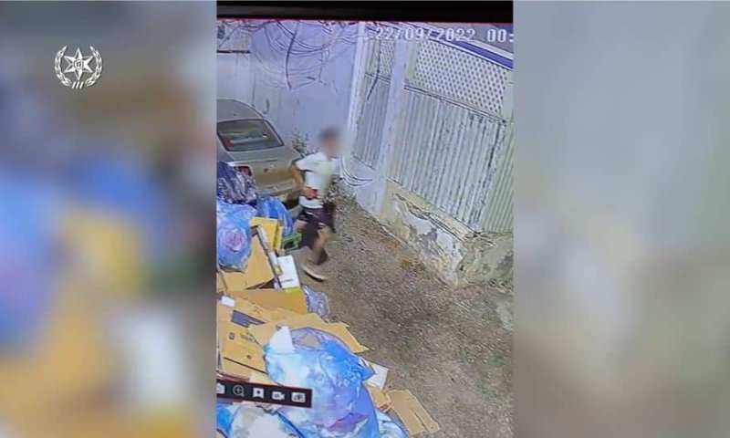 צילום החשוד ממצלמות האבטחה- דוברות משטרת ישראל