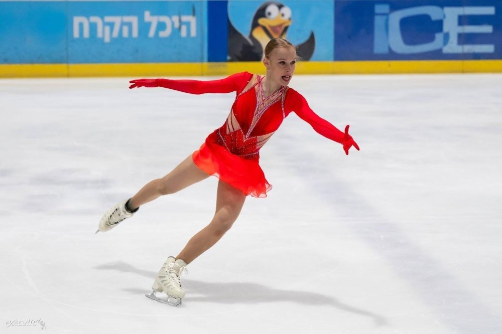 מריה סניוק ממועדון ההחלקה אייס פיקס -חולון, בדרך לאולימפיאדה.  מריה תישא את דגל ישראל בפתיחת המשחקים ב06.02  
