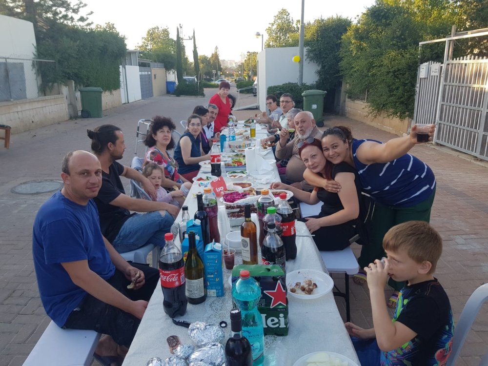 השכנים שהחזיקו אותנו במלחמה נפגשים שוב:  יום השכנים יצוין ברחבי הארץ