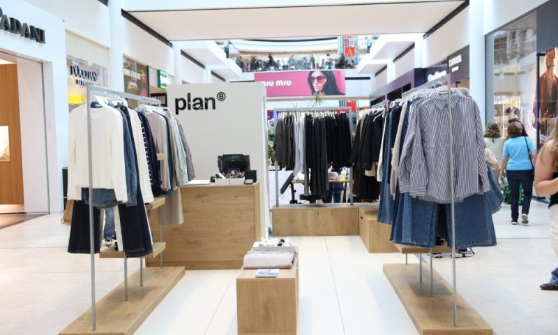 PLAN B מגיע לרחובות: מותג האופנה מבית רונן חן פותח פופ-אפ חדש בקניון עופר