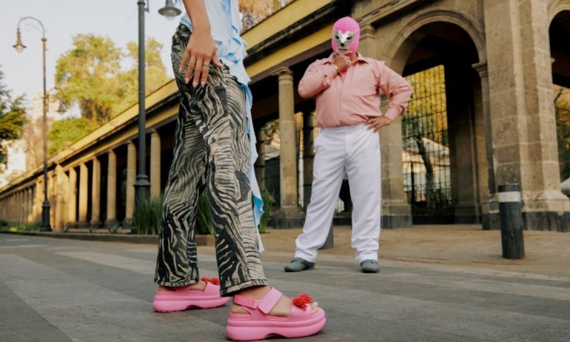 CROCS   משיקה את קולקציית קיץ 2026: השילוב המושלם בין אופנה, נוחות וביטוי אישי