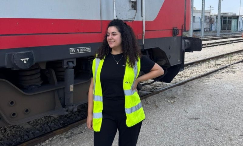 ראשונה על המסילה: משי טורג'מן מראשון לציון נוהגת ברכבת ישראל