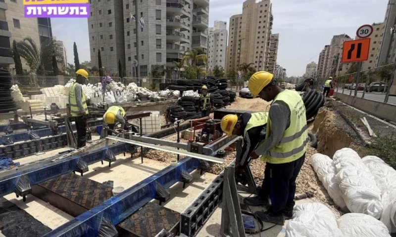 החלה הנחת המסילות לרכבת הקלה בחולון