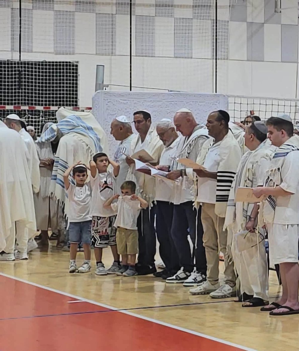 תמונה אחת, שלושה דורות: הרגע המרגש מראשון לציון שכבש את הלב